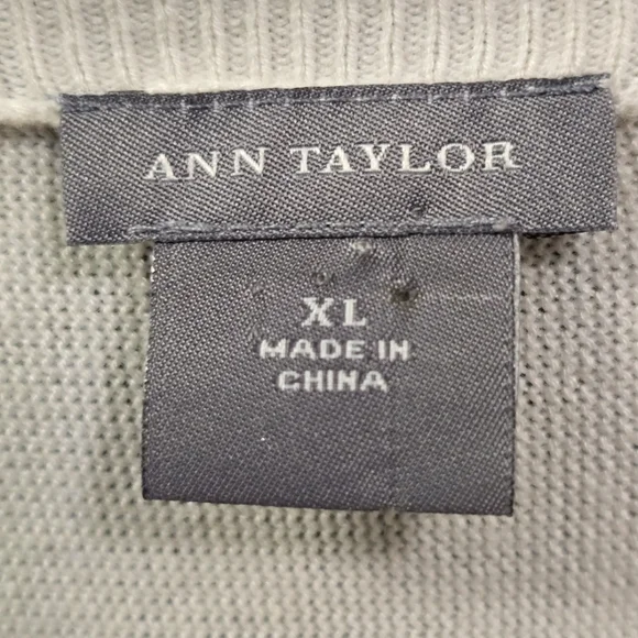 Ann Taylor Plunging V Neck Viscose / Cashmere Blend Lightweight Sweater‎ Size XL - Picture 4 of 7